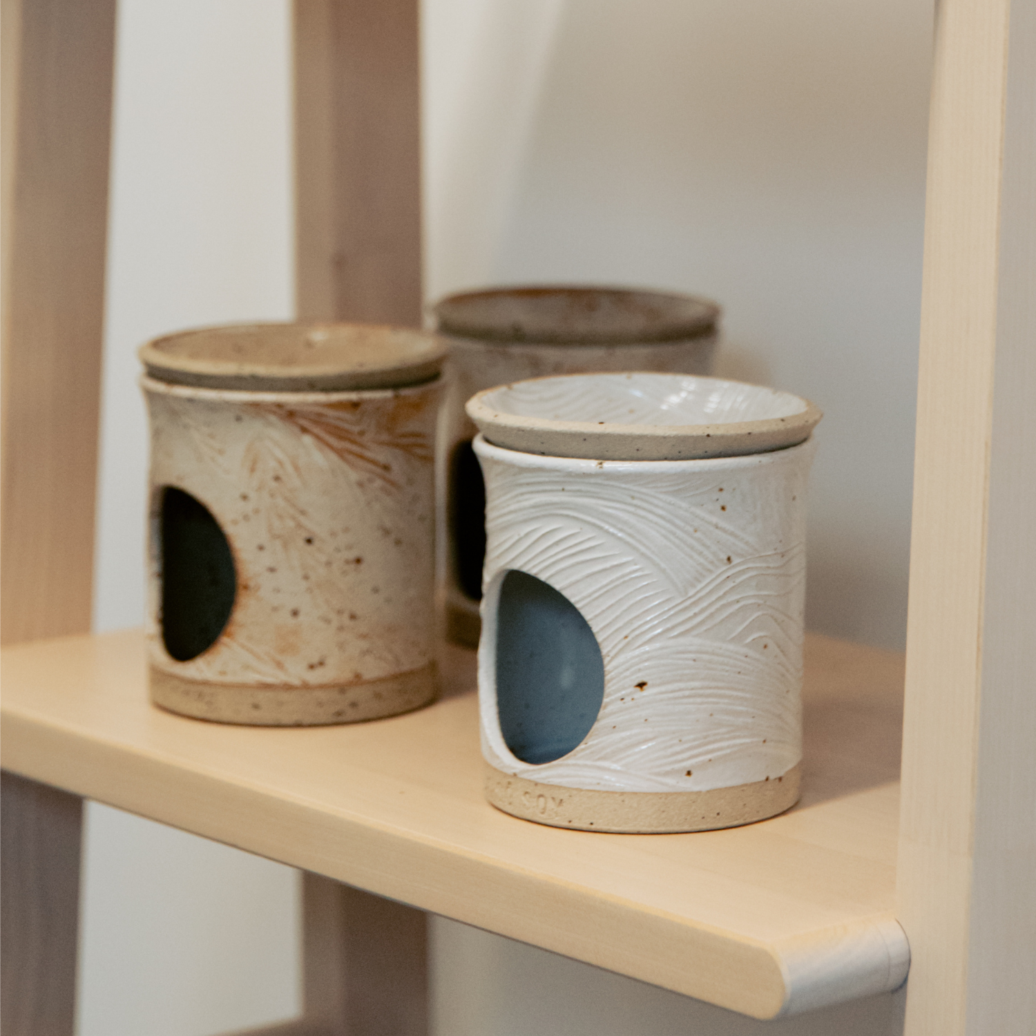 Air Handmade Ceramic Wax Warmer at Só Soy