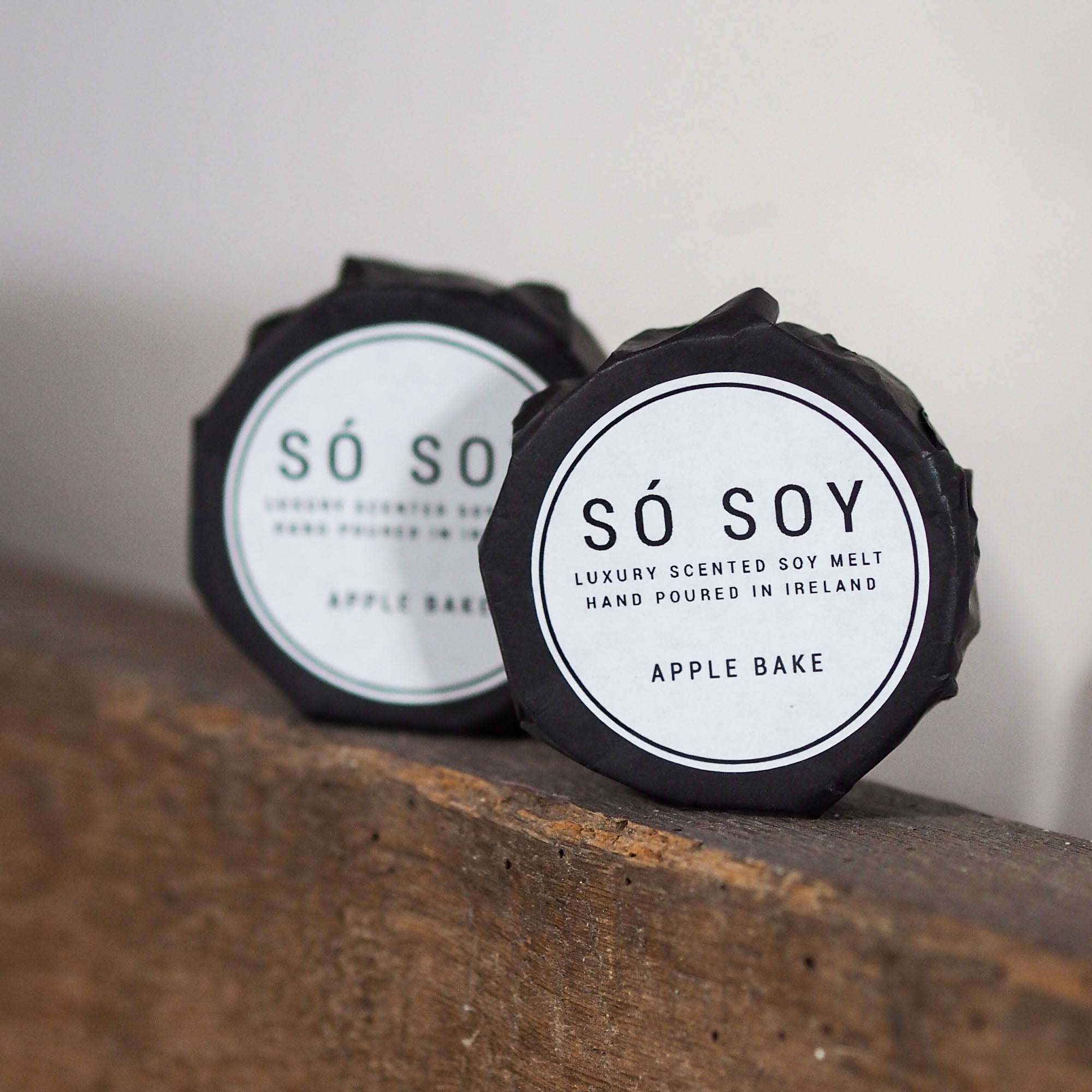 Apple Bake Soy Wax Melt by Só Soy Hand poured in Ballymoney